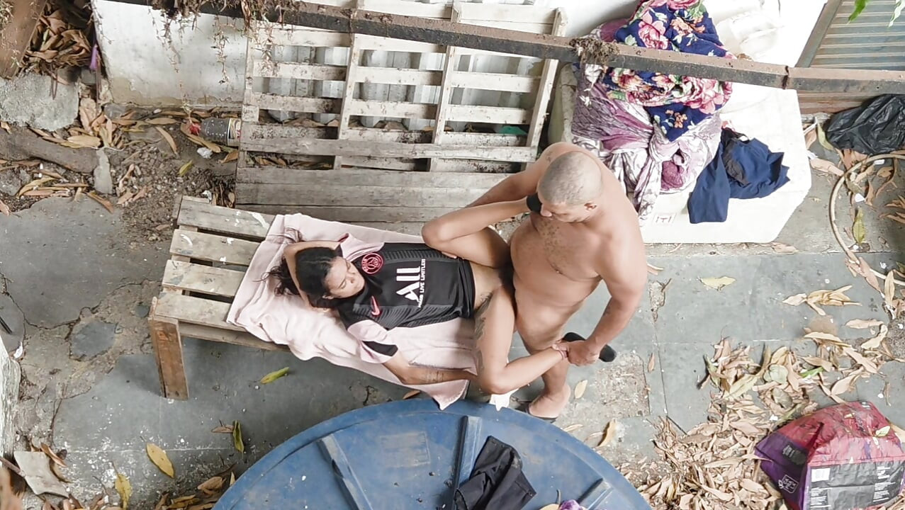 Hot sex in the backyard with old broach