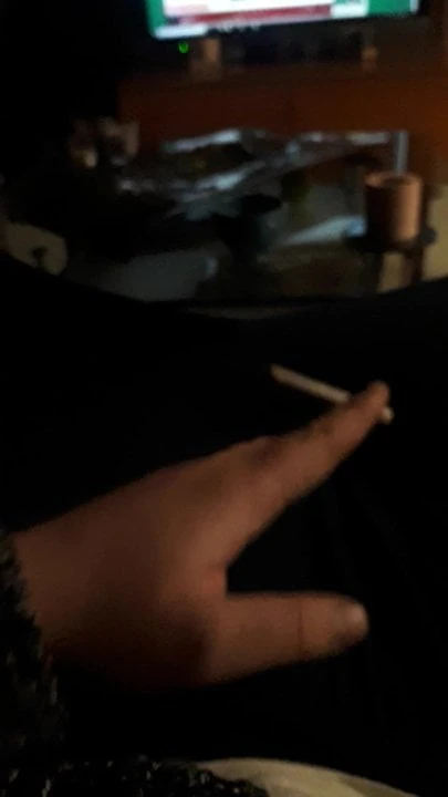 Jeune mec attend vos ordres