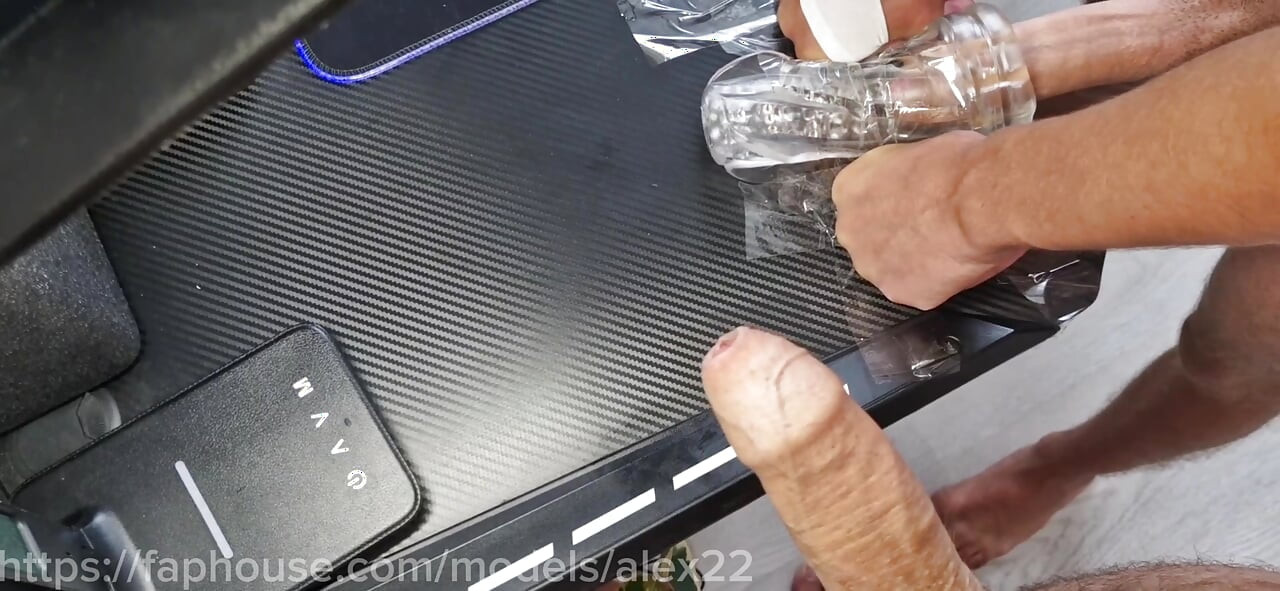 Fontana sperme na prijatelja od ogromnih kurčeva, operi se spermom!