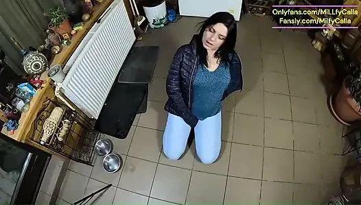Azgın orta yaşlı seksi kadın bakış açısıyla azdırıyor. Büyük memeler, edepsiz düşünceler ve yaramaz solo oyun