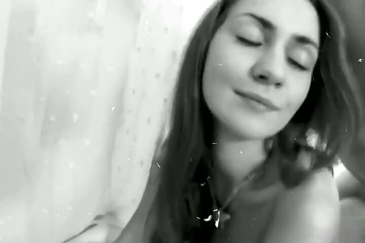 الشقراء الجميلة الكلاسيكية أنجلينا تركب الزب في كل وضعية
