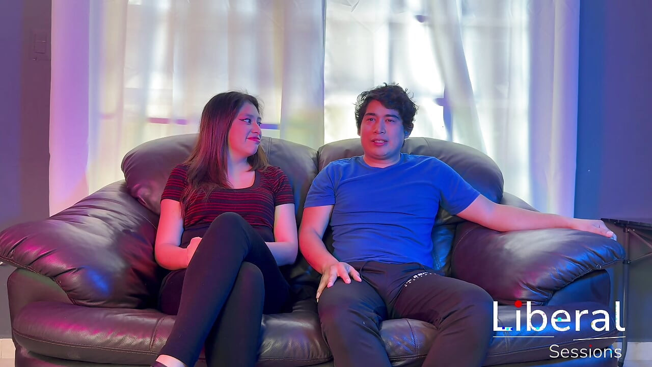 PAREJA DE AMIGOS CUMPLEN SU FANTASIA DE TENER UN TRIO