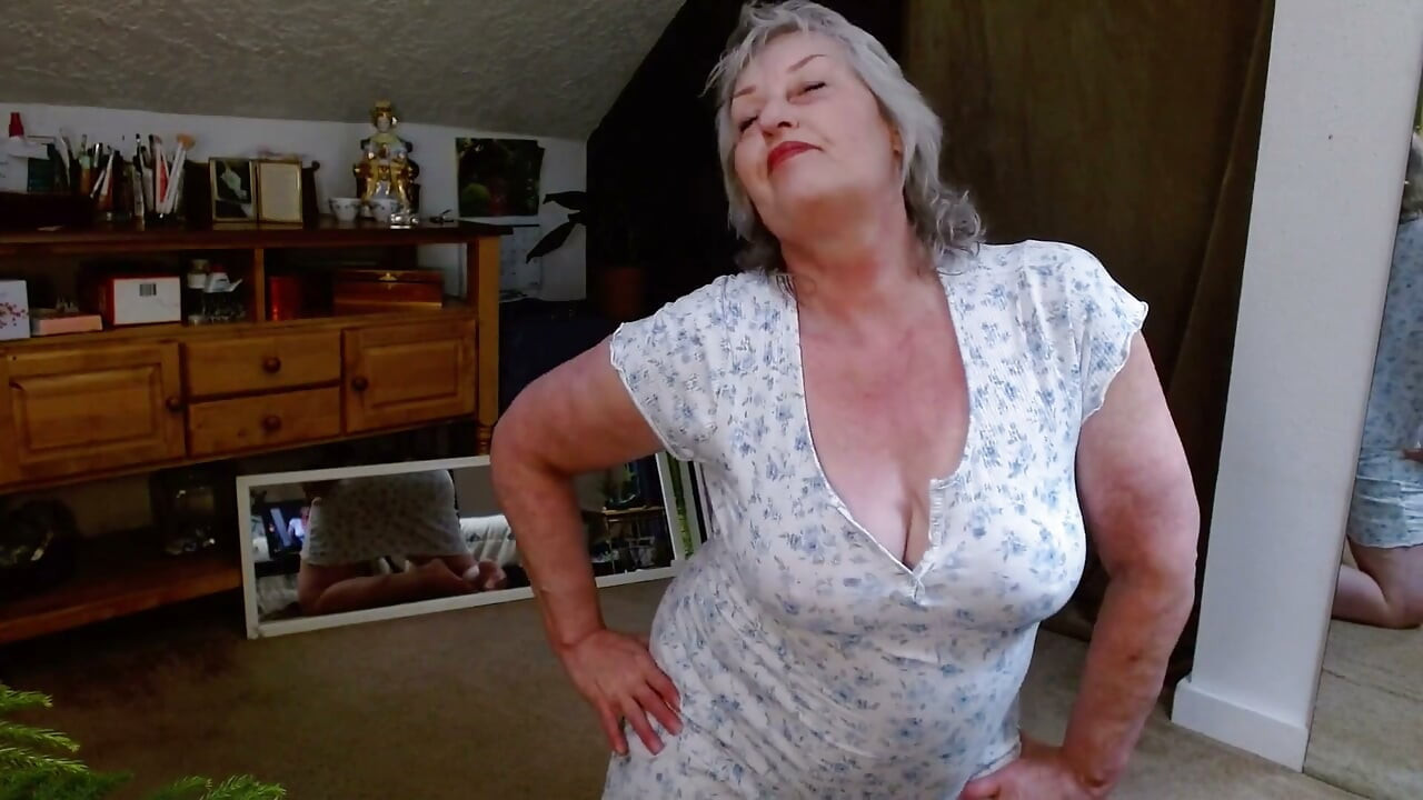 14zerosix American PAWG Dawnskye Sent 2 Pair of Panties Plus a Pussy Pop to Gabriel