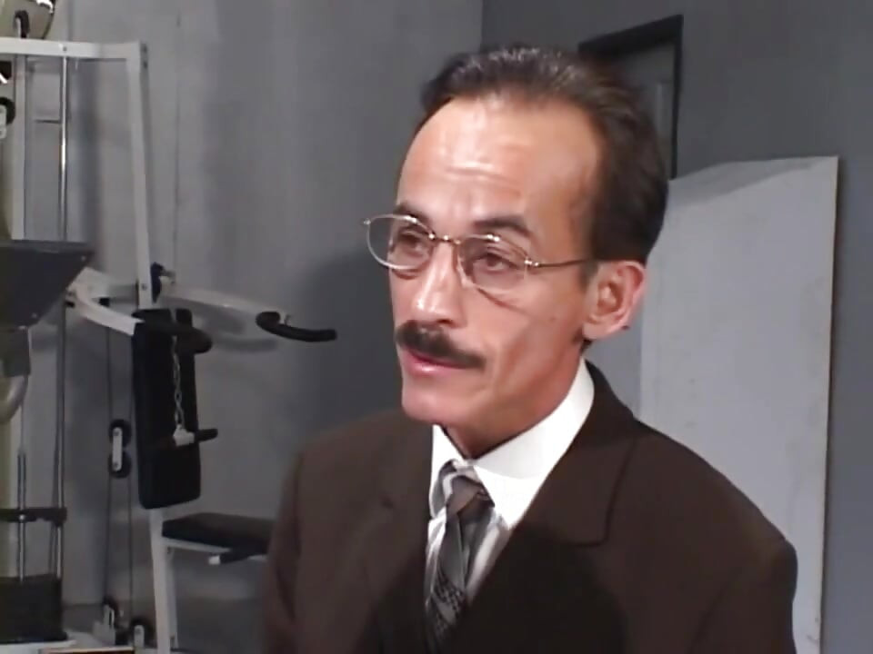 สาวเซ็กซี่บนควยผู้ใหญ่ใหญ่ในยิม