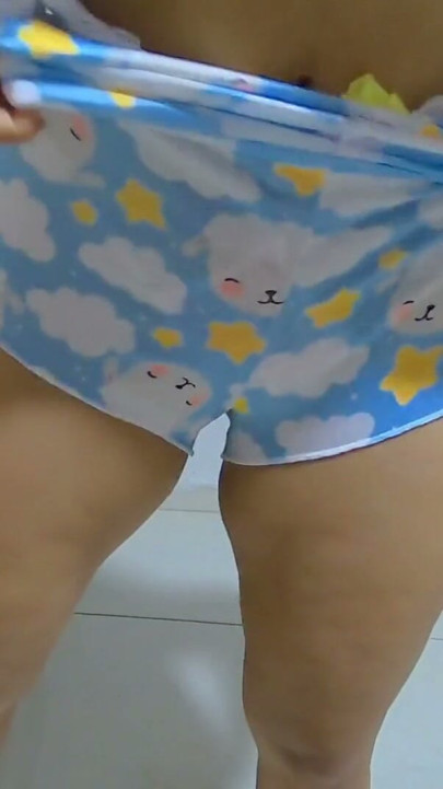 Hàng xóm của tôi cho tôi xem đồ lót của cô ấy | Đoạn video ngắn 1