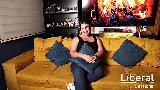 HUGE TITS MILF SHOOTS HER FIRST PORN VIDEO