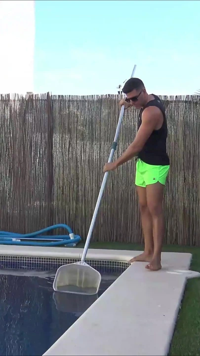 巴西出轨人妻被游泳池清洁工干