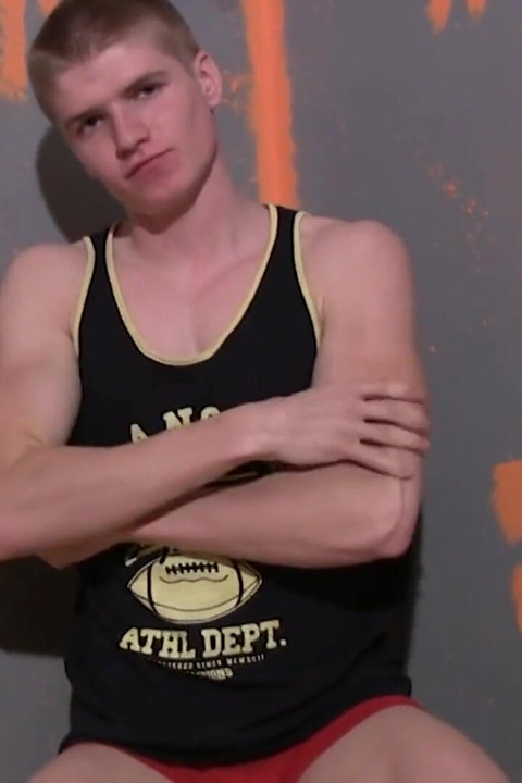 角質ゲイは、彼の嫌いな人と遊ぶ