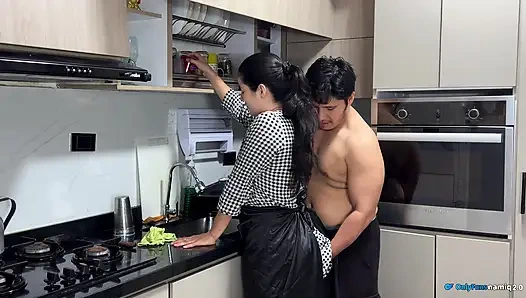 Мой босс пользуется небрежностью своей жены и трахает меня очень жестко!