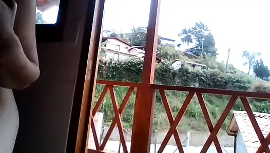 Tetanggaku nonton aku lagi asik masturbasi