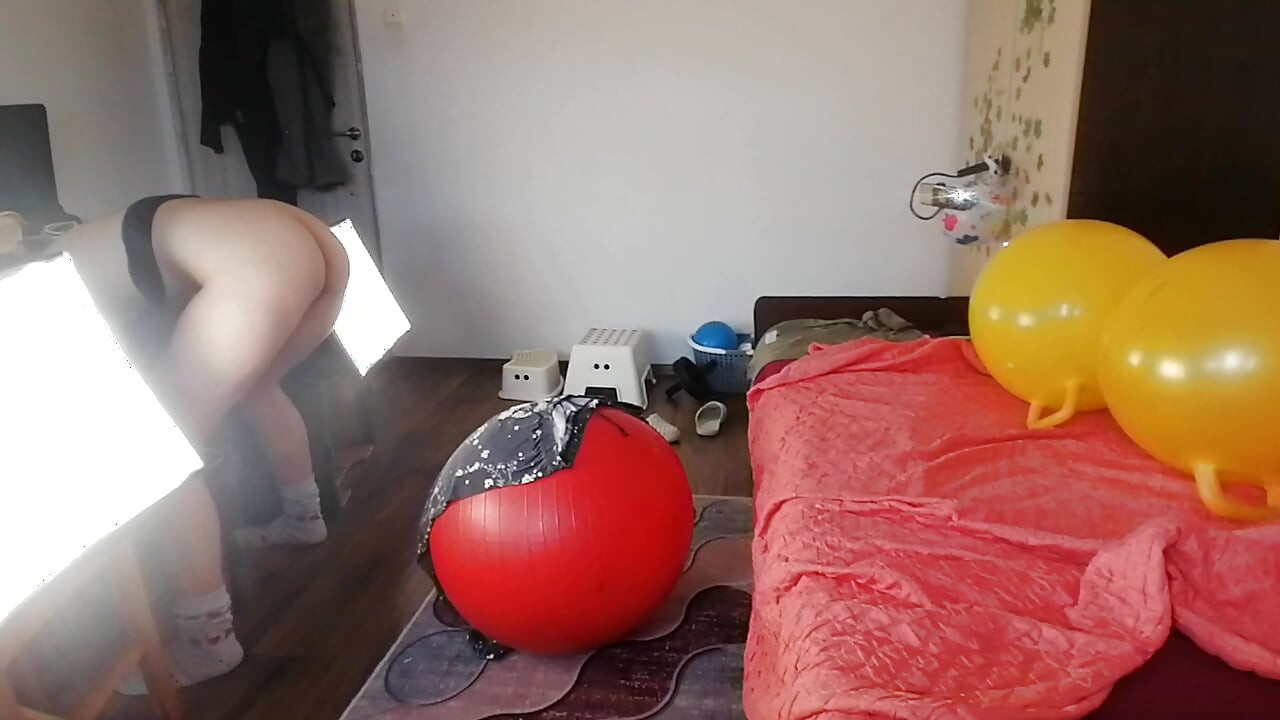 Amateur mom doing yoga naked, hairy pussy, big ass, big tits. Amateur brunette vibrator massage naked.