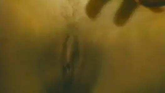 Küçük memeli amatör küvette yarak emiyor