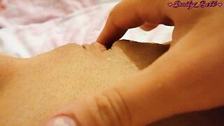 परफेक्ट टीन - 18 साल की लड़की masturbates और play with cum after