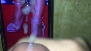 Сперма на сексуальных ступнях Ольги Kalicka