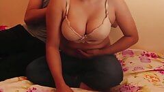 Дези, бенгальская бхабхи, горячую сексуальную жену трахнули с ее мужем - бенгальская тинка в любительском видео
