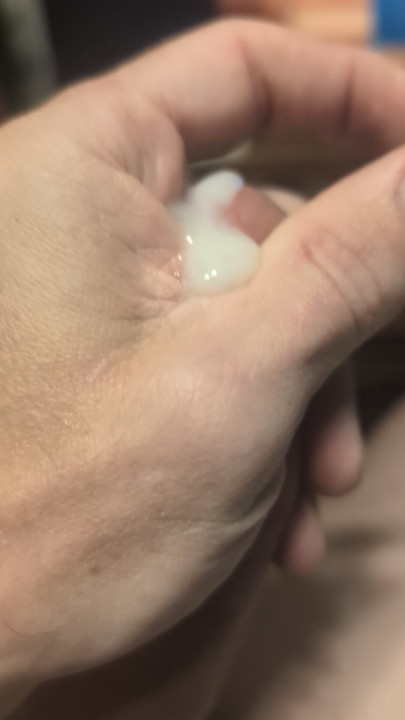 Jet de spermă!! A venit atât de tare după ce s-a excitat ore întregi