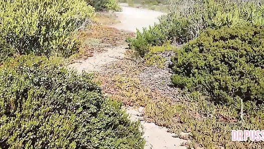 Hamile kadın kocası tarafından terk ediliyor ve plajda bir yabancıya tüm alana kadar haberi olmadan mastürbasyon yapıyor