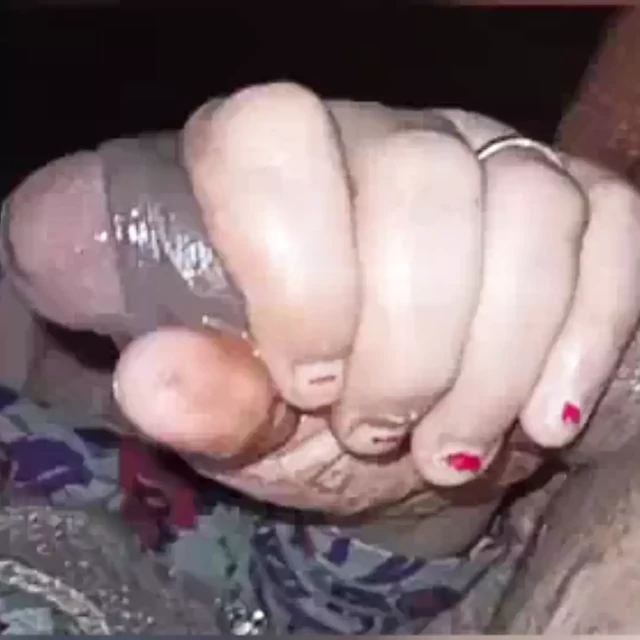 Desi hot sweet aunty play and handjob with my cock