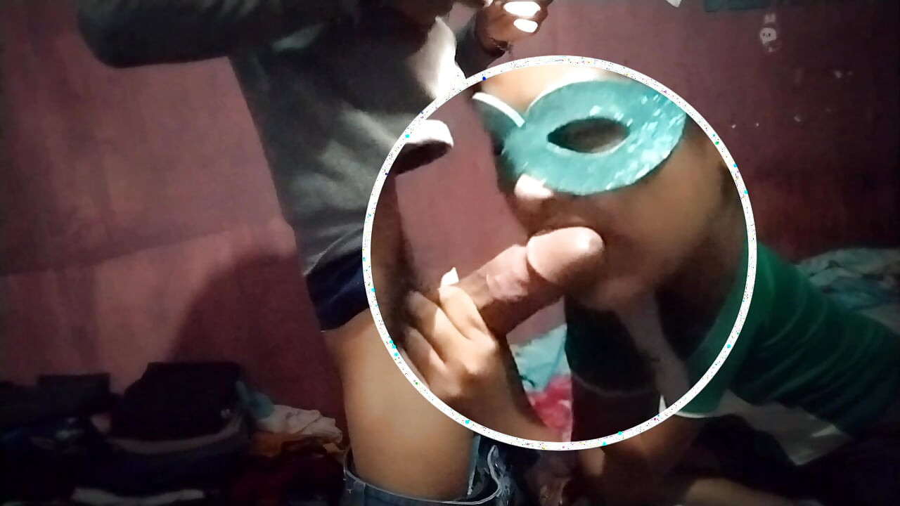 Pelacur imut nyepong kontolku