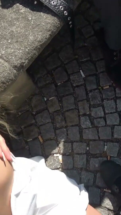 Публичный экстремал в видео от первого лица - минет в Германии на Koenigsallee в дутюхухе | Клип 1