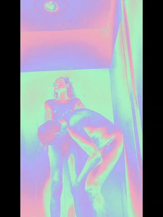 Me fode Karl no chuveiro