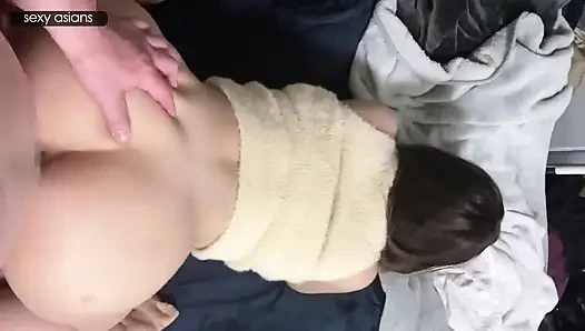 Die vollbusige Gravure beauty 27 zeigt ihre mutige Energie in einem privaten Shooting mit einem komplett enthüllten intensiven moment