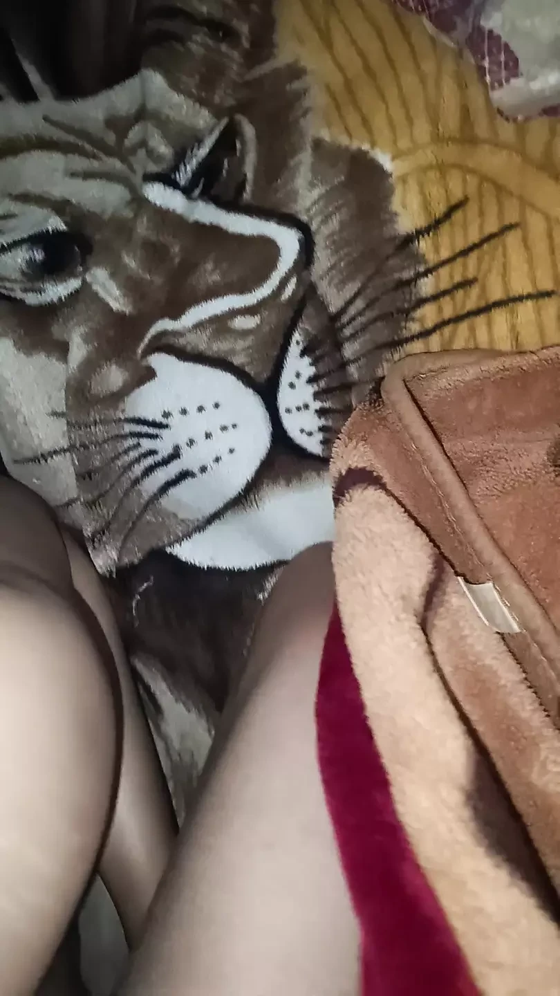 What a delicious little ass my neighbor has, I like it when she gets wet