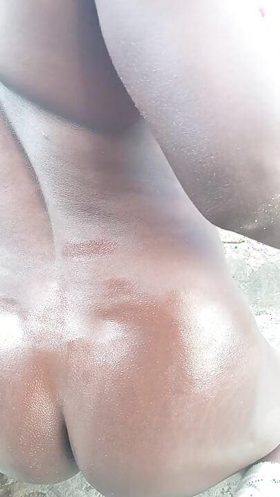 African bottom shaking Big oiled ass