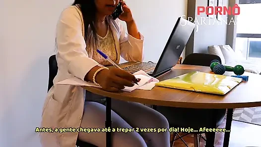 Fizyoterapist farklı bir şekilde ayağa kaldırılıyor