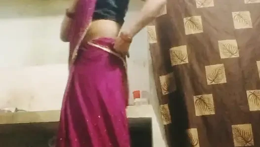 Urvashi Rani saree phnke masti krte krte apne devar ke sath