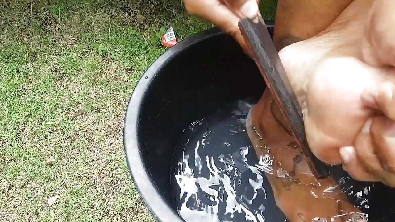 Deep Scrub with Coffee and Honey