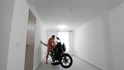 Motosiklette prezervatifli seks