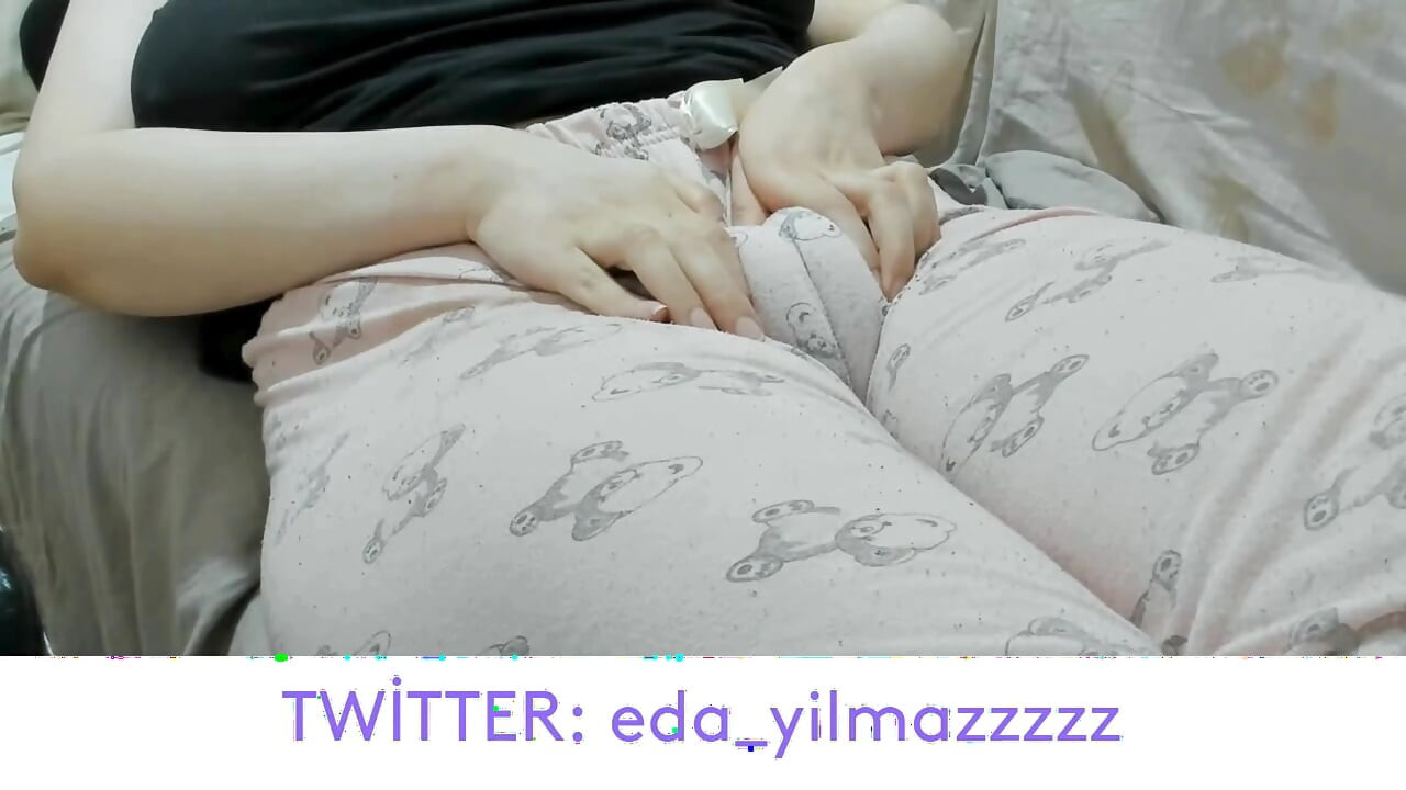CAMEL TOE- MASTURBATION IN PAJAMAS- PUFFED PUSSY- SWOLLEN PUSSY- BIG PUSSY- TURKISH PORN- TURKISH MILF