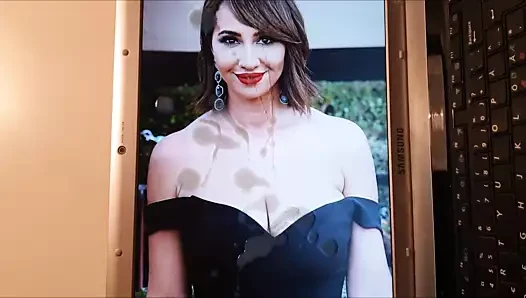 Jackie Cruz boşalıyor