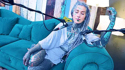 Ich spreche über S - Shame - ASMR podcast SFW spricht goth dünnes mädchen dreadlocks tattoo-modell inked mädchen