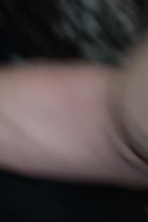 Teman saya menghancurkan saya dan memberi saya kesenangan dengan jari-jarinya