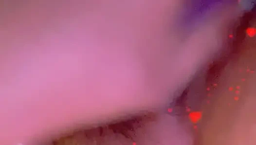 Aku lagi muasin memekku pakai dildo ukuran raksasa ini. Aku gemuk mulut ini bisa berhenti masturbasi.