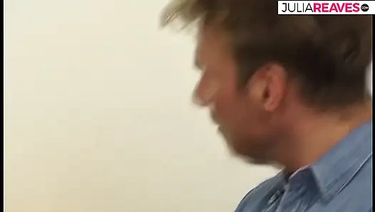 Yaramaz kız dildo adamı sakso çekiyor ve sikiyor