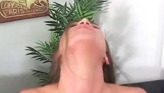 Toket besar seksi suka kontol besar di memek di mulut