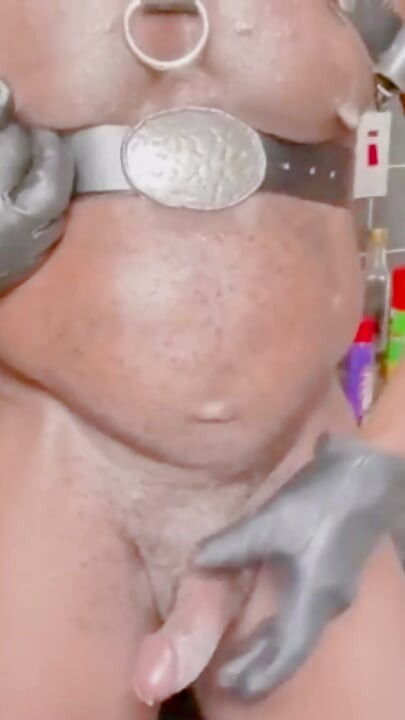 Exhibitionniste, Fenêtre De La Cuisine, Un Papa À Grosse Bite Noire Chevauche Une Grosse Dose De Sperme