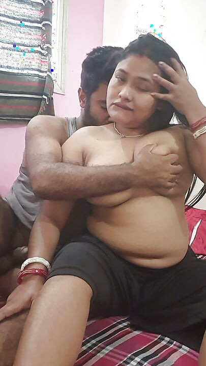 VÍDEO COMPLETO (HINDI) ¡Me encanta follar con chicas! Sexo real con una linda y sexy chica india.