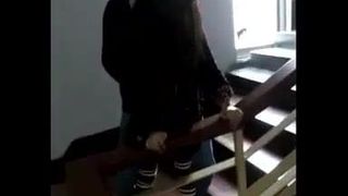 Joder en escalera