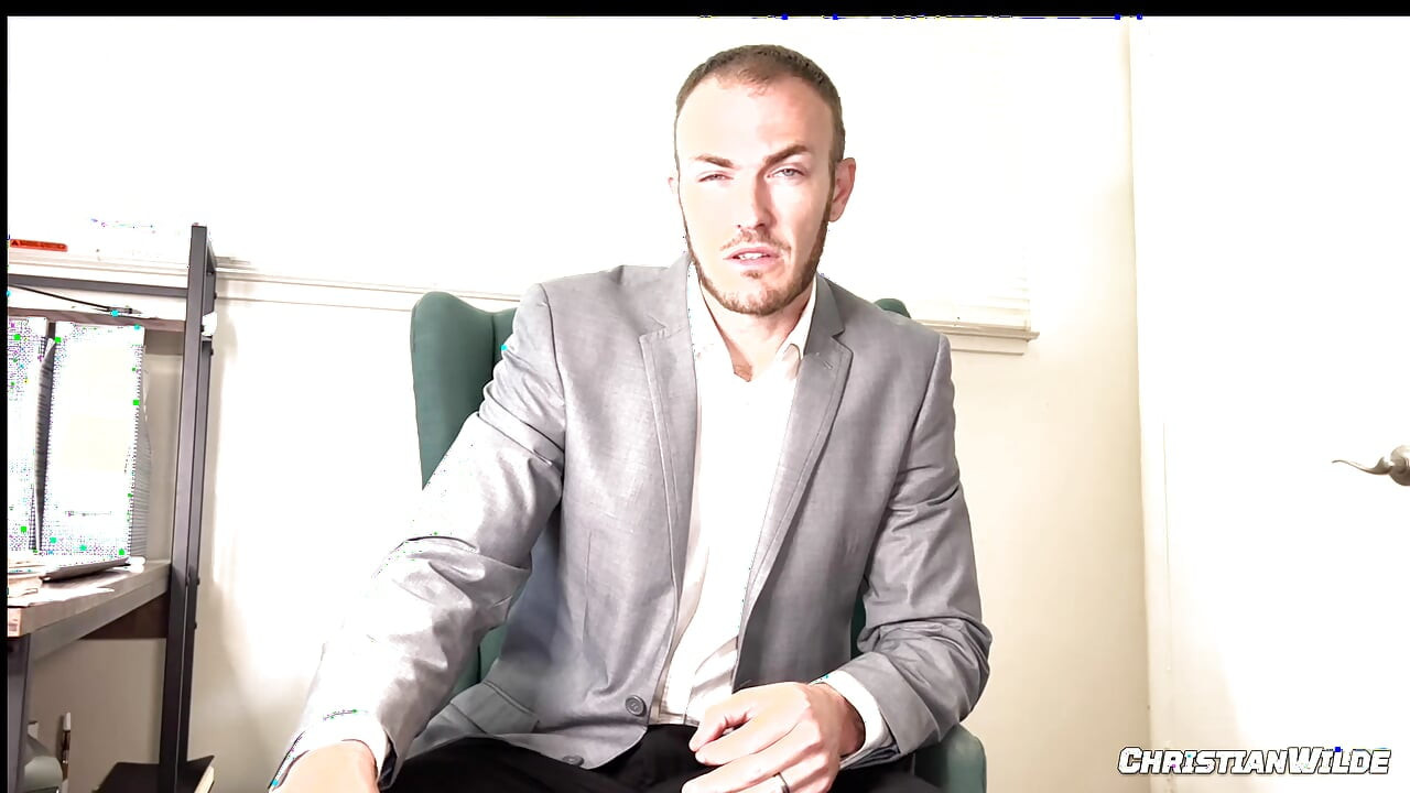 ChristianWilde Christian Wilde дает вам инструкции по дрочке и показывает свой инструмент