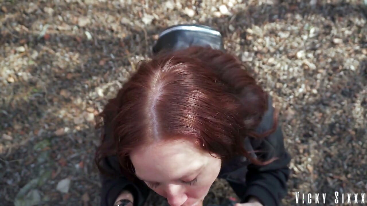 Spring Vacuum Blowjob in Public Park / Cum Swallow Outdoors