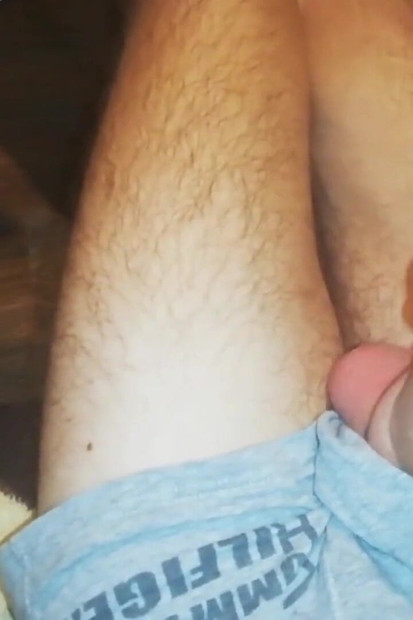 当一个鸡巴起床时, 他需要自慰或操某人, 下流话