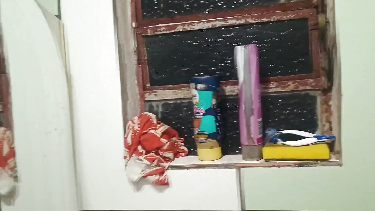 J’ai emmené la coquine fille aux toilettes