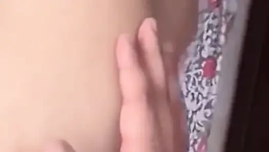 Seksi orta yaşlı seksi ev hanımı üvey oğluyla sikişiyor epik fışkırtarak titreyerek orgazm oluyor