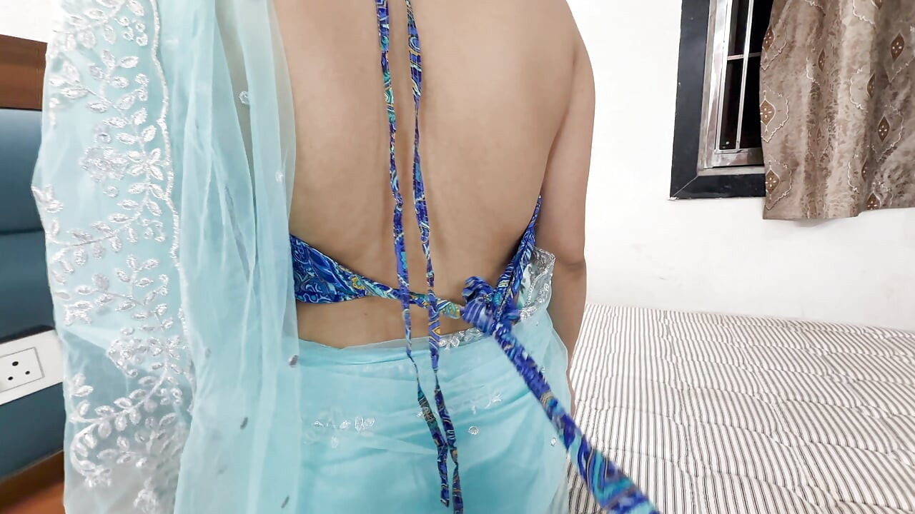 Husband Ke Bahar Jaate Hi Bhabhi Ne Pati Ke Friend Ko Ghar Bula Ker Chudai Karwai