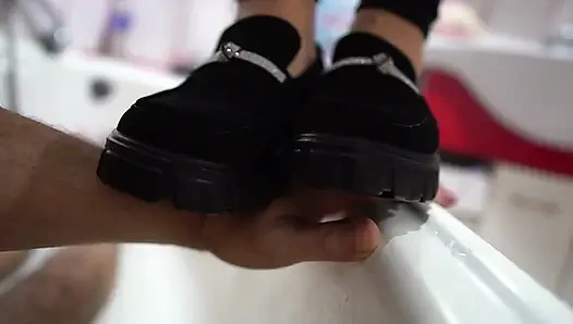 stepping on the hand in the bathtub
