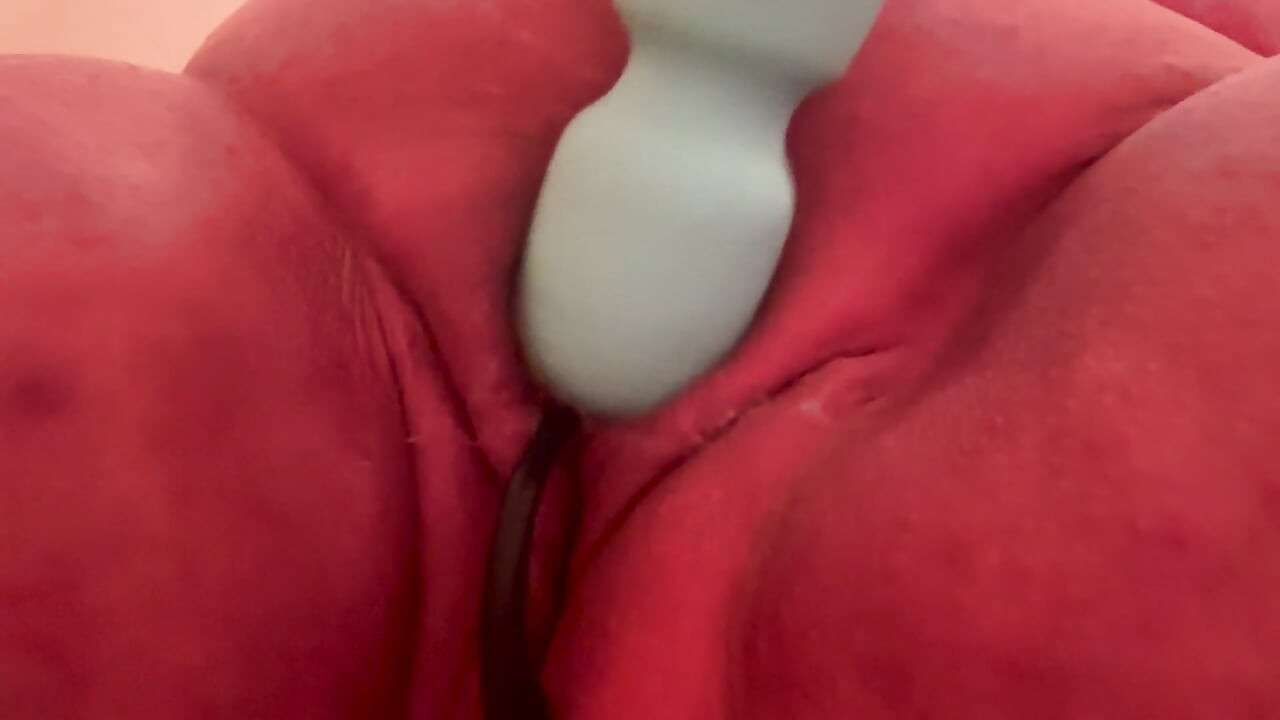 أنا قرنية جدا سأفعل أي شيء من أجلك.